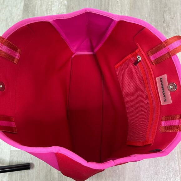 Summersalt The Perfect Beach Tote in Hibiscus & Lava Neoprene - Picture 5 of 9